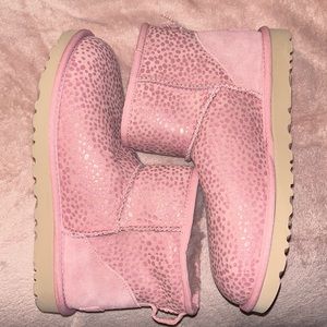 Pink Uggs never worn
